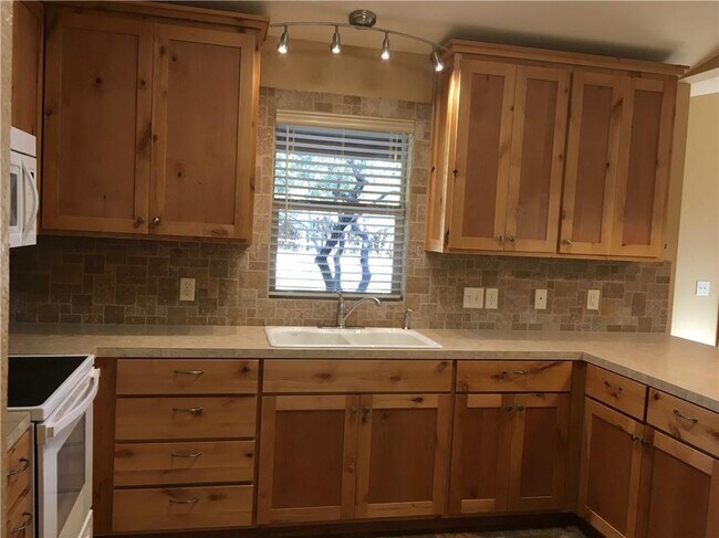 Building Photo - 1140 Harmon Hills Rd