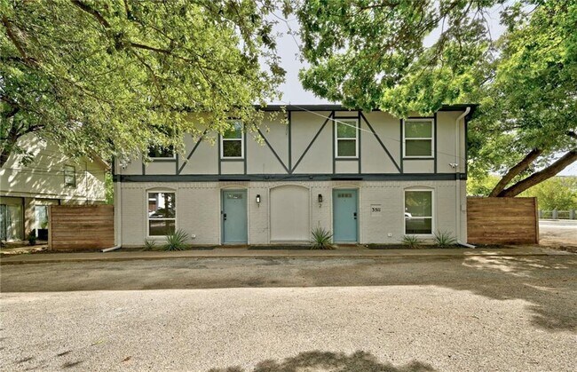 Foto del edificio - 3511 Alpine Cir