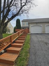 Building Photo - 121 Treetops Dr