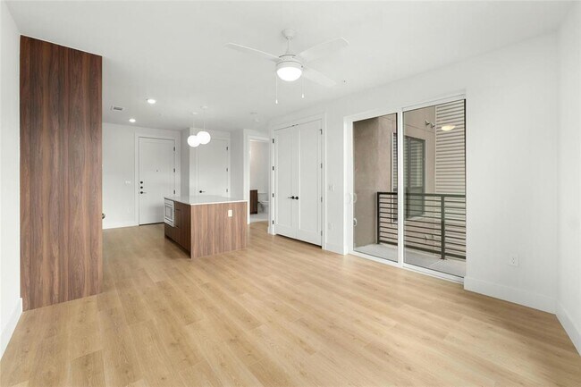 Foto del edificio - 1701 Simond Ave Ave