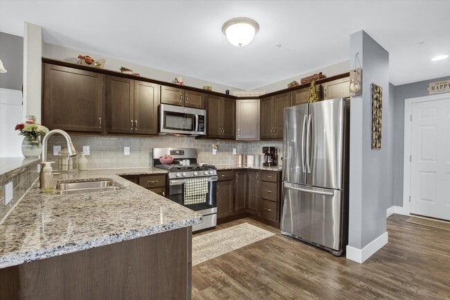 Foto del edificio - 2751 Post Dr