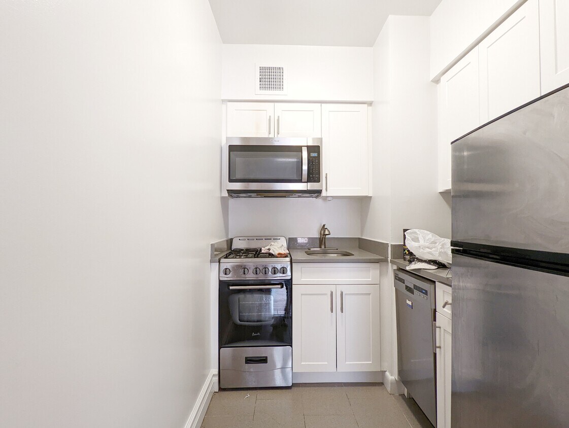 Kitchen - 139 E 34th St