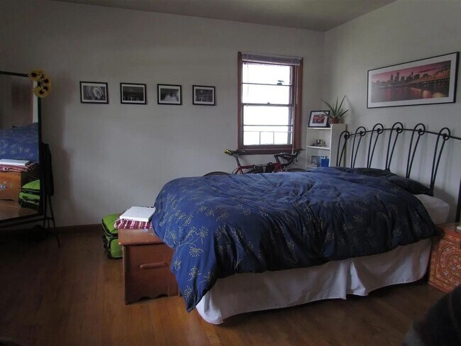 Building Photo - Great 3BR Bryan Park