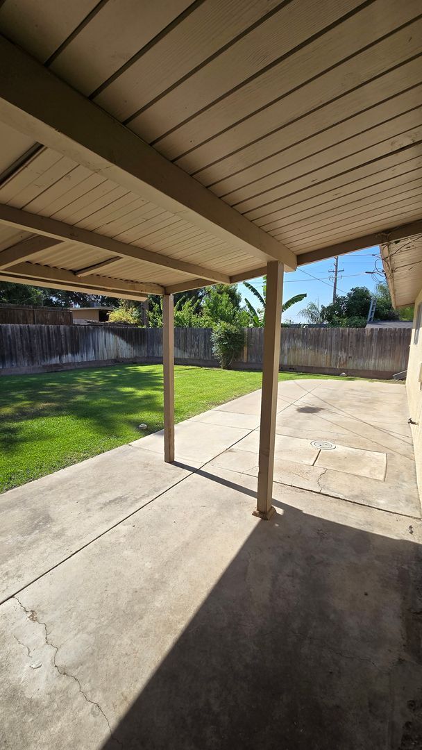 Building Photo - 2707 Wenatchee Ave
