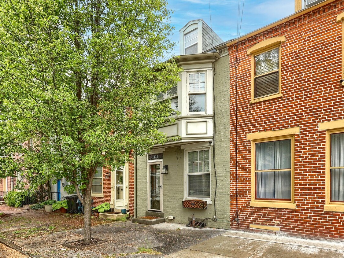 Primary Photo - Charming 3 Bedroom House in Midtown