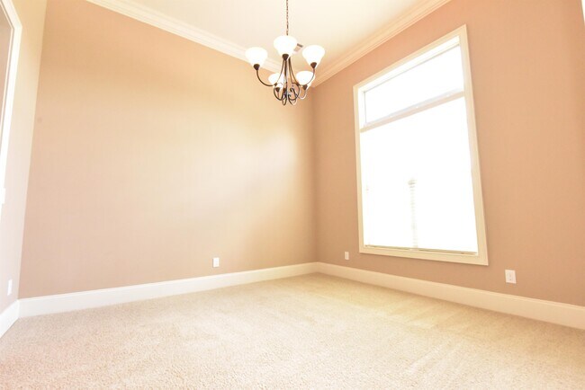 Building Photo - 1453 Cloverbrook Cir