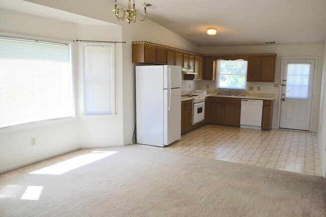 Building Photo - 202 Lakeside Dr