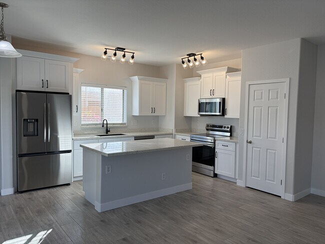 Foto del edificio - 15642 W Devonshire Ave