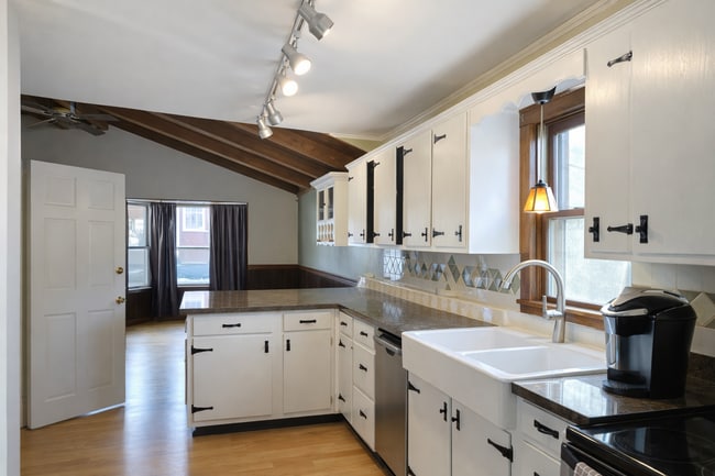 Building Photo - 1468 Carroll Ave