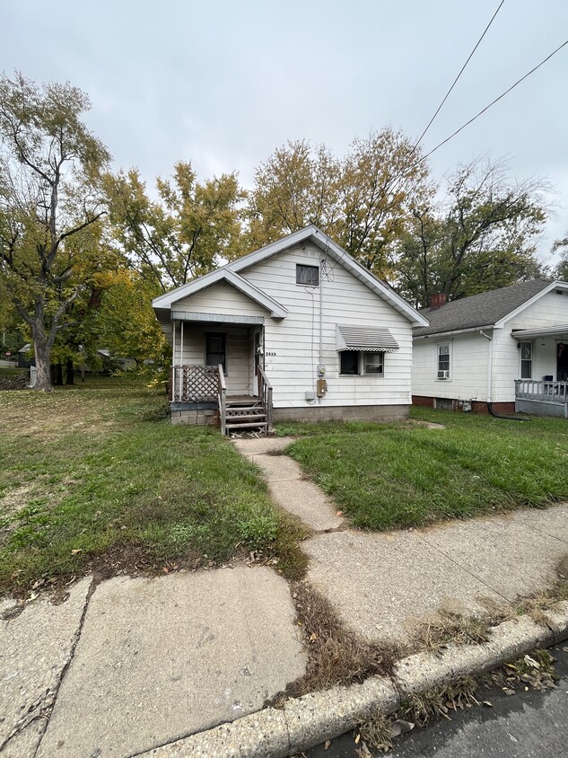 Primary Photo - 2419 W Howett St