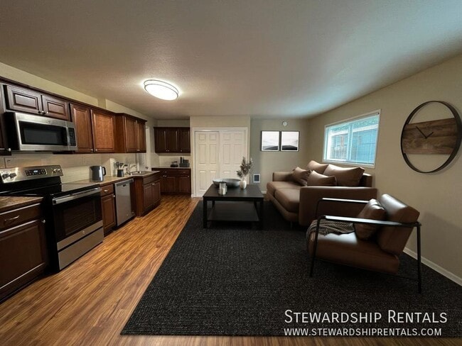 Building Photo - Remodeled studio