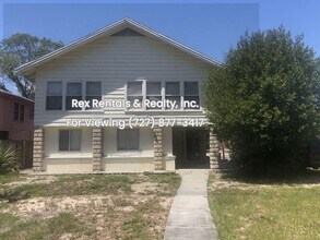 Building Photo - 2219 21st Ave S