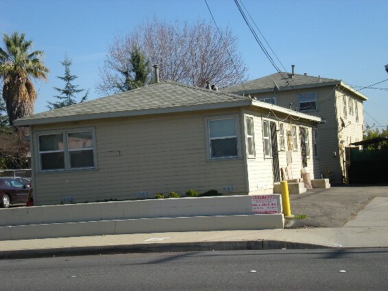 Building Photo - 1400 S Reservoir St