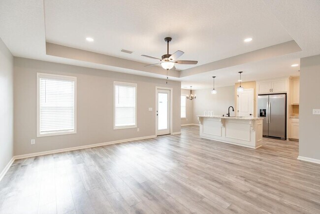 Foto del edificio - Modern 4-Bedroom Home with Open Layout, Sp...
