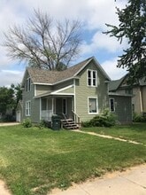 Building Photo - 1326 W 4th St