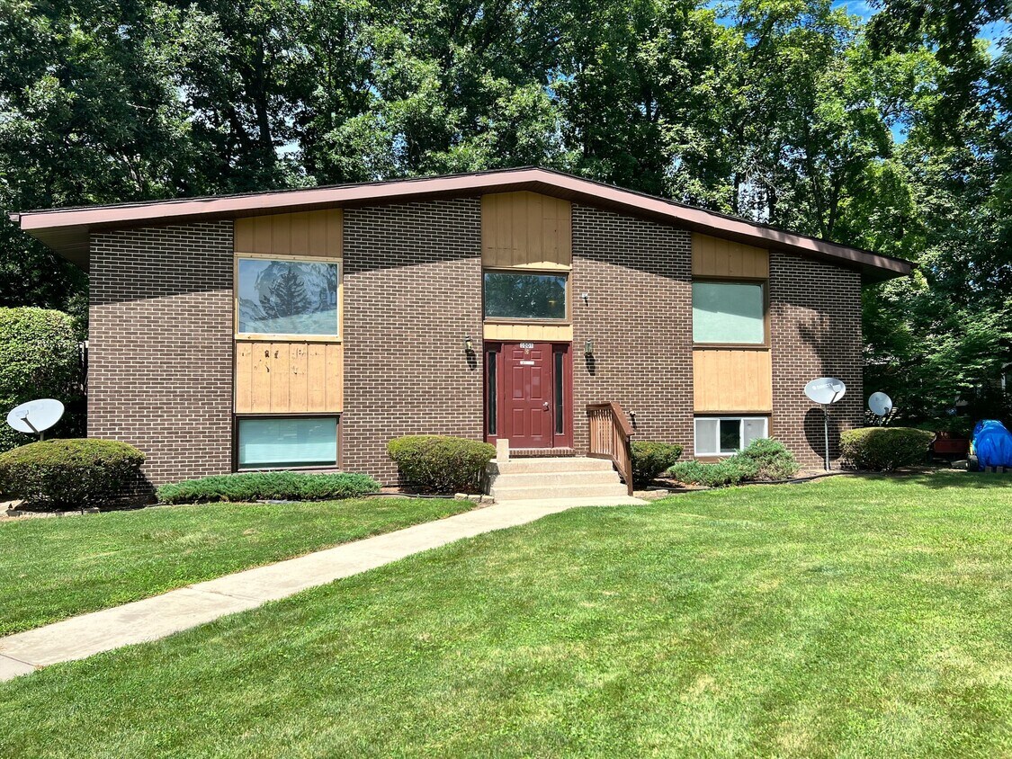 Woodside Village Apartments Apartments 1005 McCord Rd Valparaiso, IN