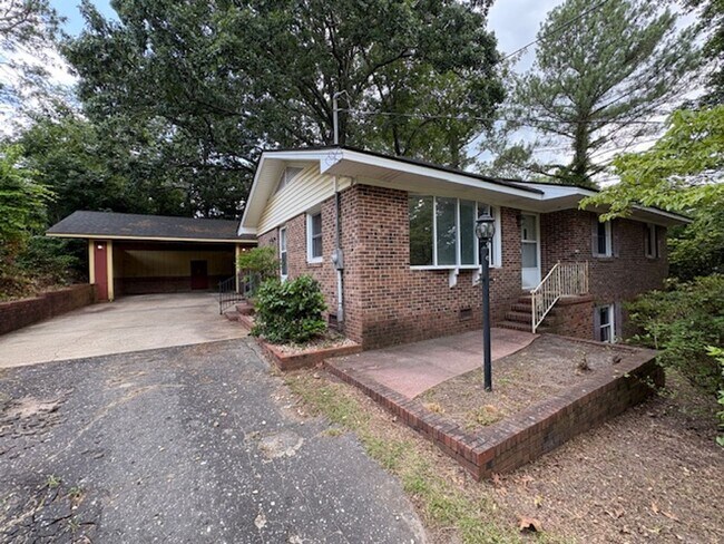 Foto del edificio - Spacious 4 Bed 2.5 bath Home Close to Fort...