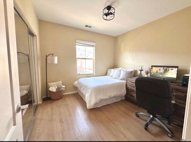 Building Photo - 849 The Promenade