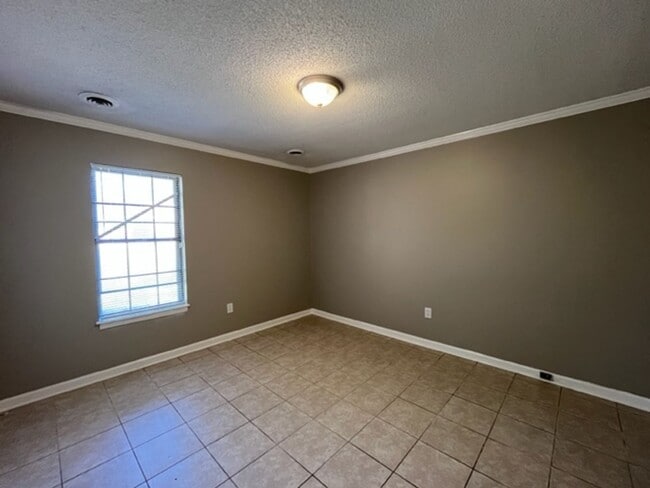 Building Photo - Renovated 3 Bedroom 2 Bath Home for Rent!!