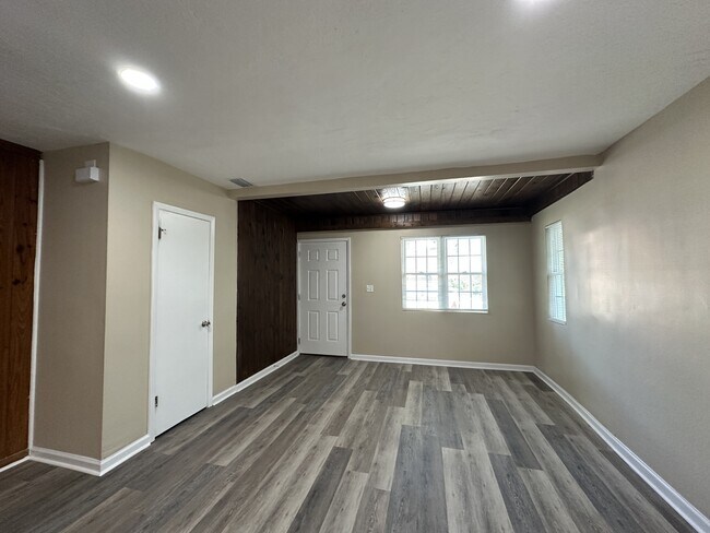 Building Photo - 1024 N Woodward Ave