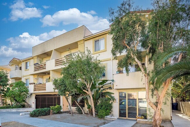 Foto del edificio - 14816 Friar St