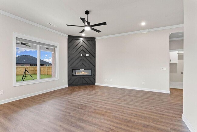 Building Photo - 1811 Bugg St