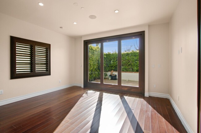 Building Photo - Stunning 3 BD | 4BTH With 2 Bonus Rooms