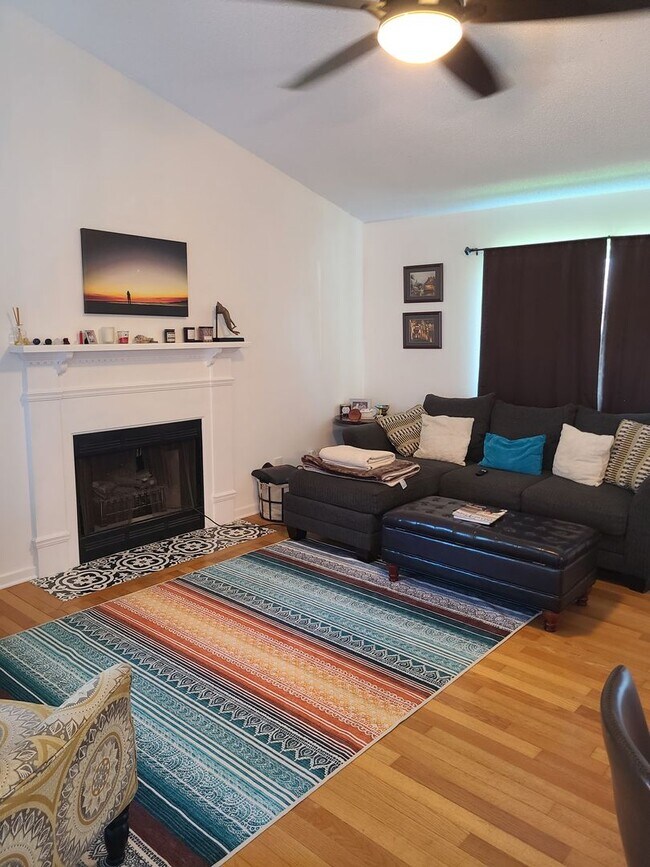 Foto del edificio - Cozy Home in Prime Location!