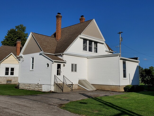 Building Photo - 707 Dewitt Ave