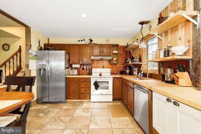 Building Photo - 7221 Hillview Dr