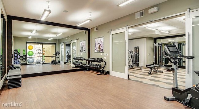 Foto del edificio - 18060 Tuscany Stone