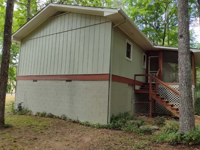 Building Photo - 242 Swain Dr