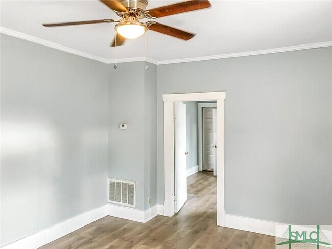 Foto del edificio - 4216 Montgomery St