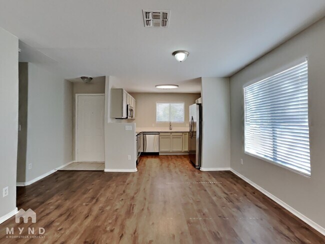 Foto del edificio - 16025 W Lilac St