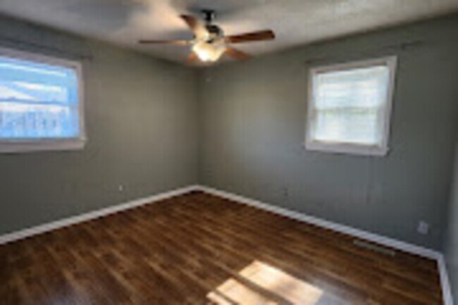 Building Photo - 924 Carriage Hill Rd