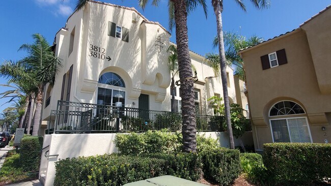Building Photo - Highly desirable Andalucia townhome in the...