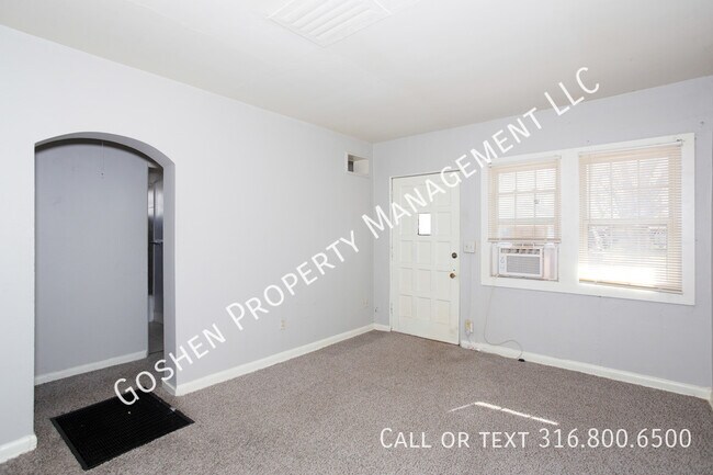 Foto del edificio - Desirable 2 Bedroom 1 Bath Duplex