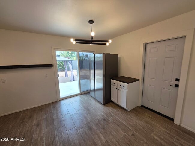 Building Photo - 3735 E Claire Dr