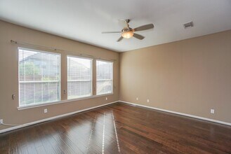 Building Photo - 7102 Thistlewood Park Ct