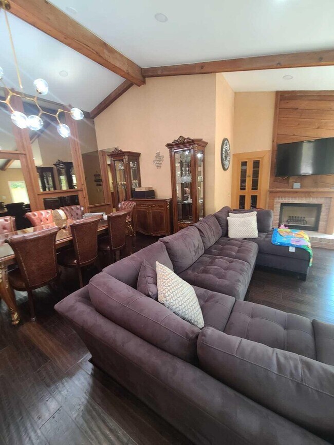 Foto del edificio - 7813 Kenway Pl W