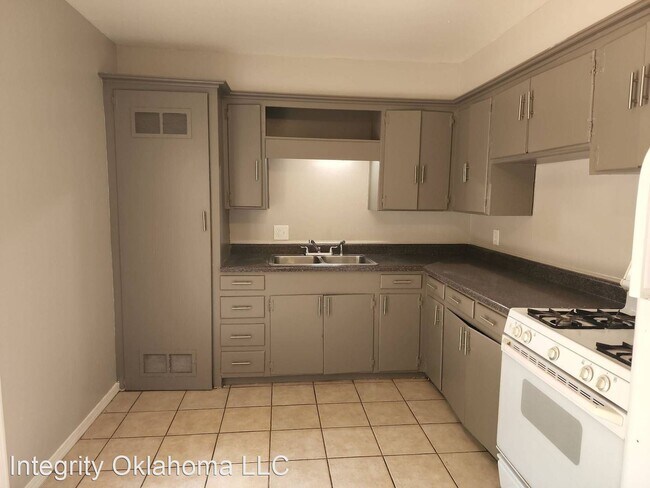 Building Photo - 4 br, 1.5 bath House - 1309 Locust Dr.