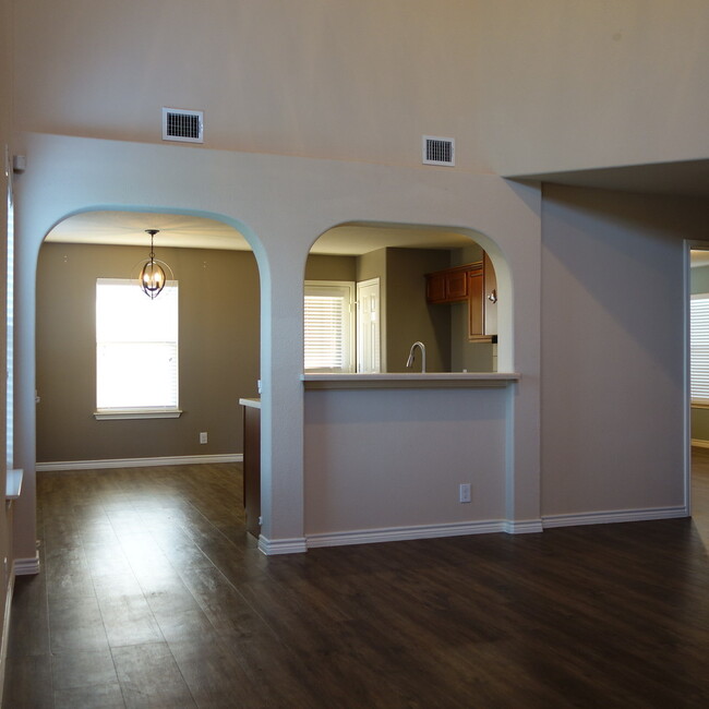 Foto del edificio - 3 BEDROOM / 2 BATH HOME IN KYLIE - BROOKSI...