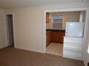 Building Photo - 121 E Gorham St