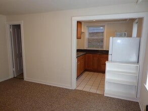 Building Photo - 121 E Gorham St
