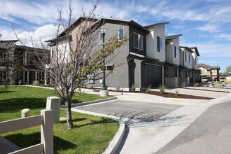 Building Photo - The Point Townhomes