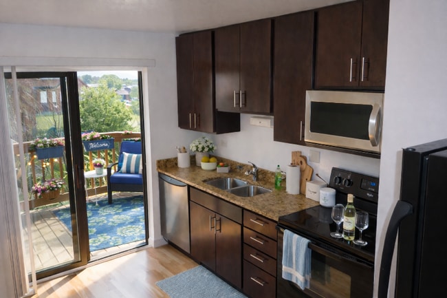 Foto del edificio - 1851 N Green Ln N