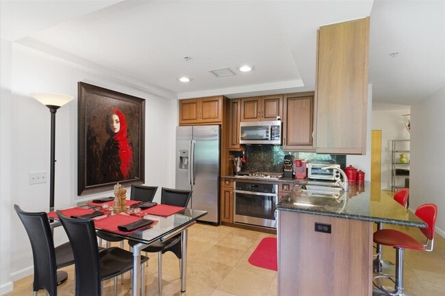 Building Photo - 7137 E Rancho Vista Dr
