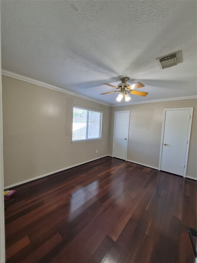 Foto del edificio - 5019 Jasmine Meadows Ln