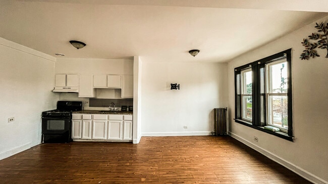 Building Photo - 1151 W 79th St