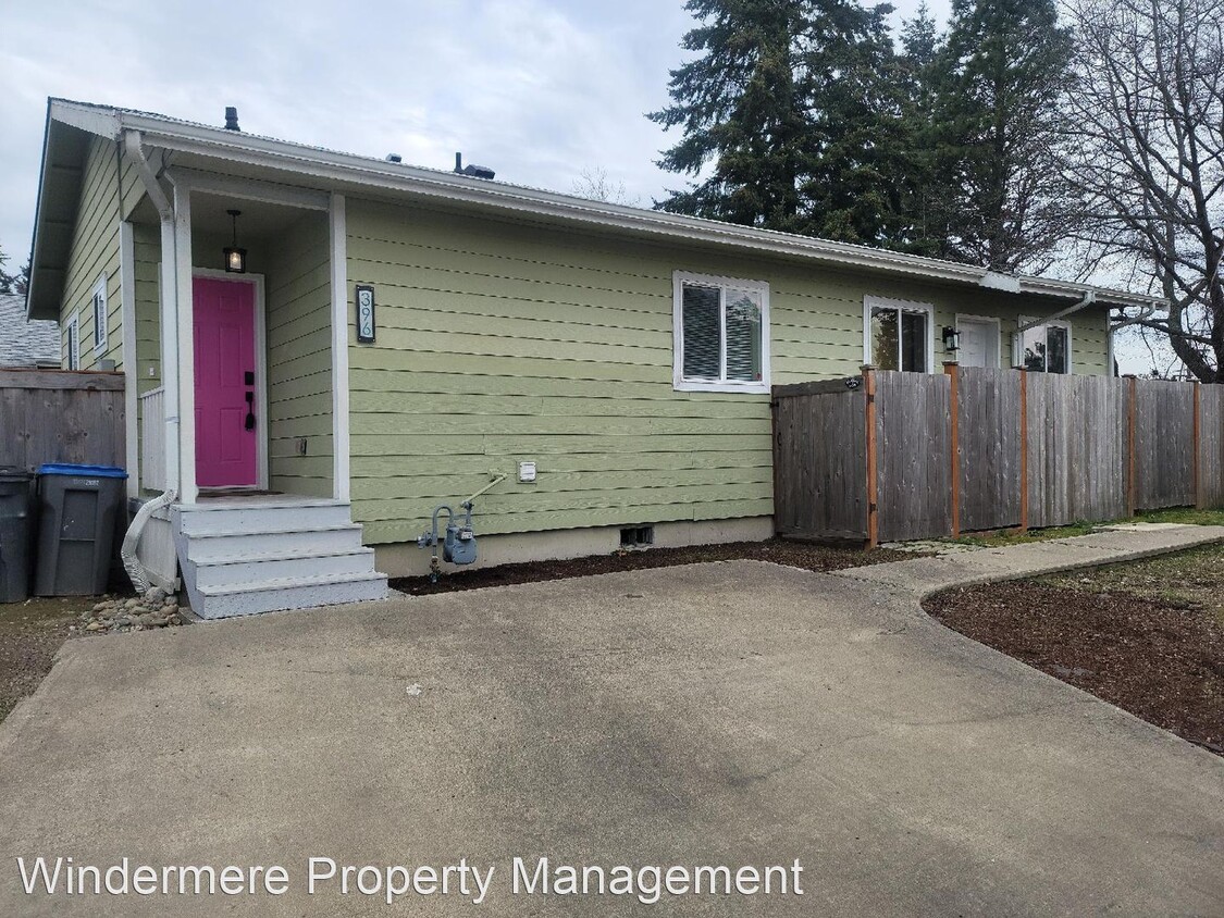 3 br, 2 bath House 396 Livingstone Court House Rental in Bremerton